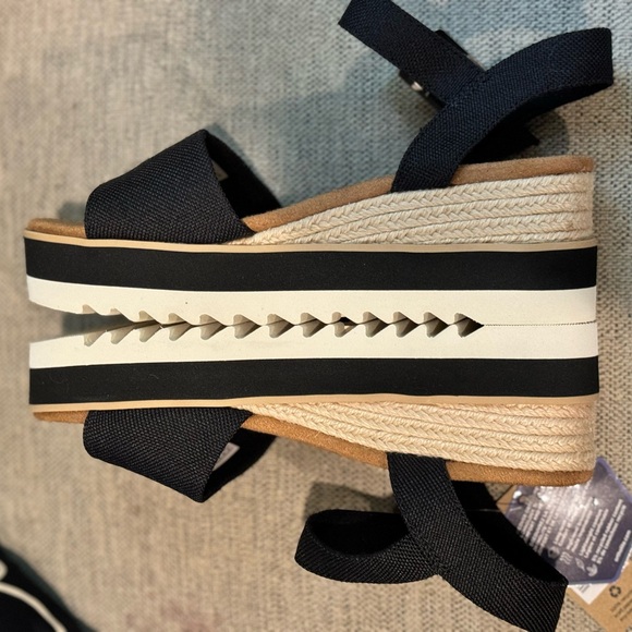 TOMS Women’s Diana Black Canvas Buckle Wedge Size 7 - Picture 4 of 9